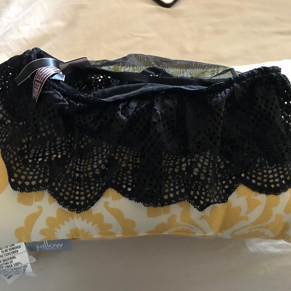 Victoria Secret Black Bralette. Size Small - Picture 6 of 7